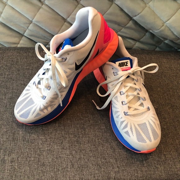 Nike Shoes - Nike Lunarglide 6